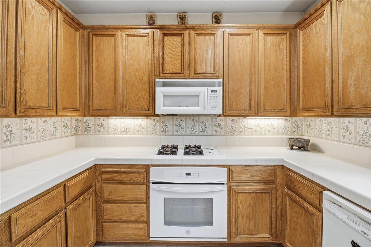 Detail Gallery Image 13 of 42 For 34 Whitman Cir, Salinas,  CA 93906 - 4 Beds | 3 Baths