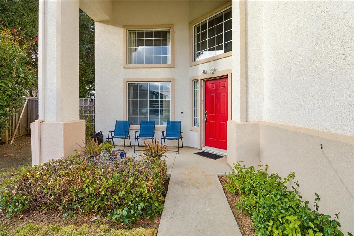 Detail Gallery Image 2 of 42 For 34 Whitman Cir, Salinas,  CA 93906 - 4 Beds | 3 Baths