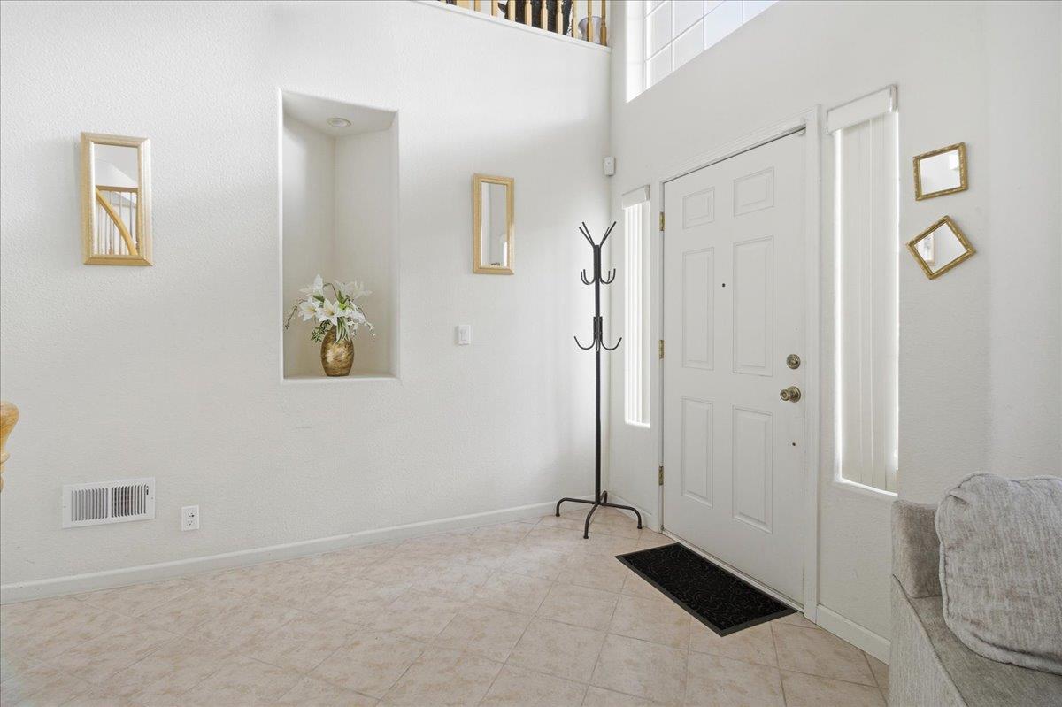 Detail Gallery Image 3 of 42 For 34 Whitman Cir, Salinas,  CA 93906 - 4 Beds | 3 Baths