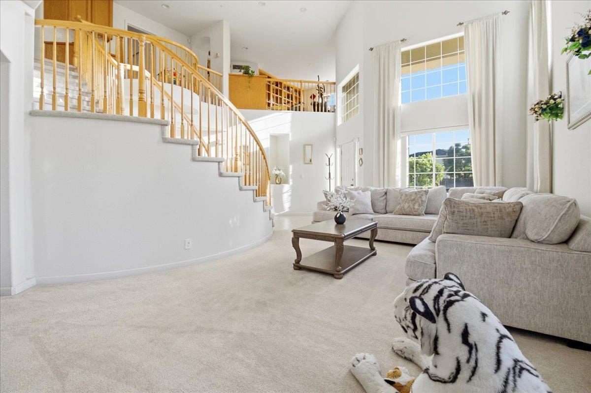 Detail Gallery Image 4 of 42 For 34 Whitman Cir, Salinas,  CA 93906 - 4 Beds | 3 Baths