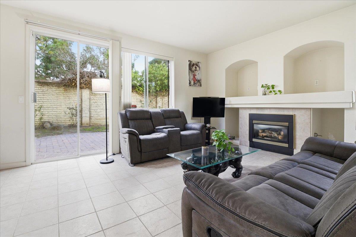 Detail Gallery Image 8 of 42 For 34 Whitman Cir, Salinas,  CA 93906 - 4 Beds | 3 Baths