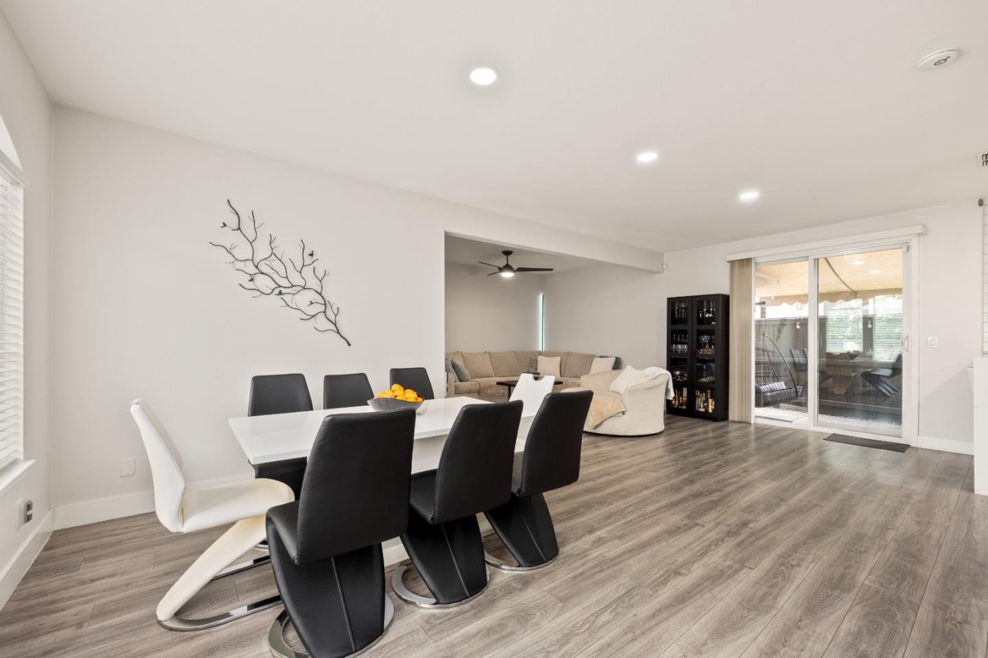 Detail Gallery Image 10 of 56 For 2372 Donner Pass Ave, Sacramento,  CA 95835 - 4 Beds | 2 Baths