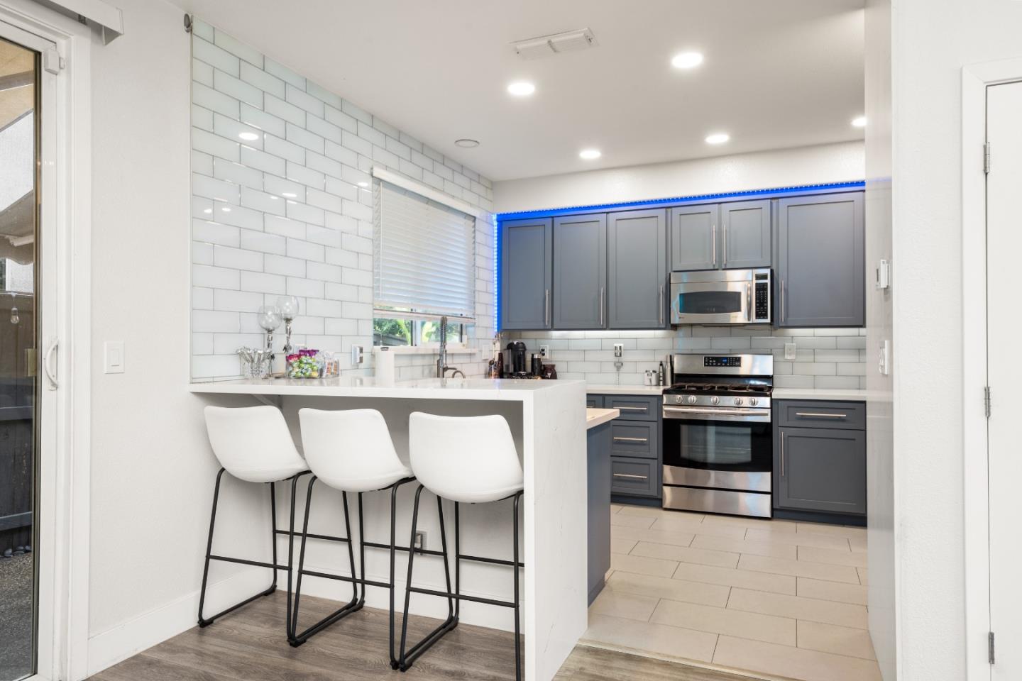 Detail Gallery Image 13 of 56 For 2372 Donner Pass Ave, Sacramento,  CA 95835 - 4 Beds | 2 Baths