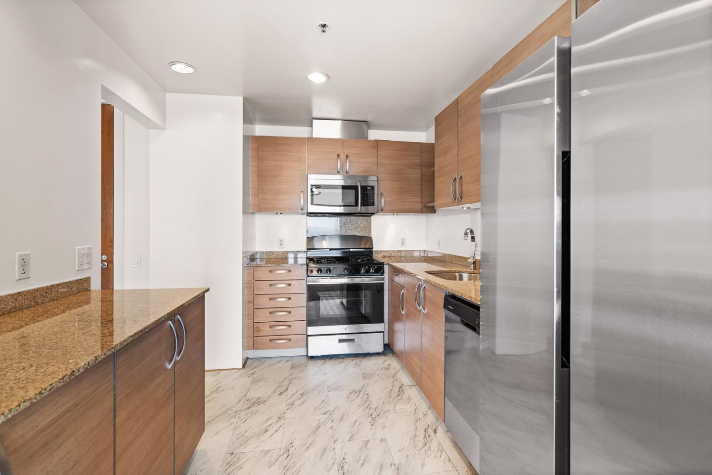 Detail Gallery Image 10 of 31 For 1 Mandalay Pl #1007,  South San Francisco,  CA 94080 - 1 Beds | 1 Baths