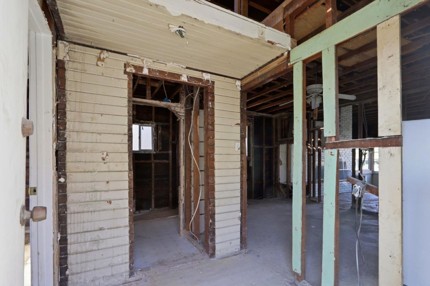 Detail Gallery Image 13 of 25 For 160 Pierce Ave, San Jose,  CA 95110 - 1 Beds | 1 Baths