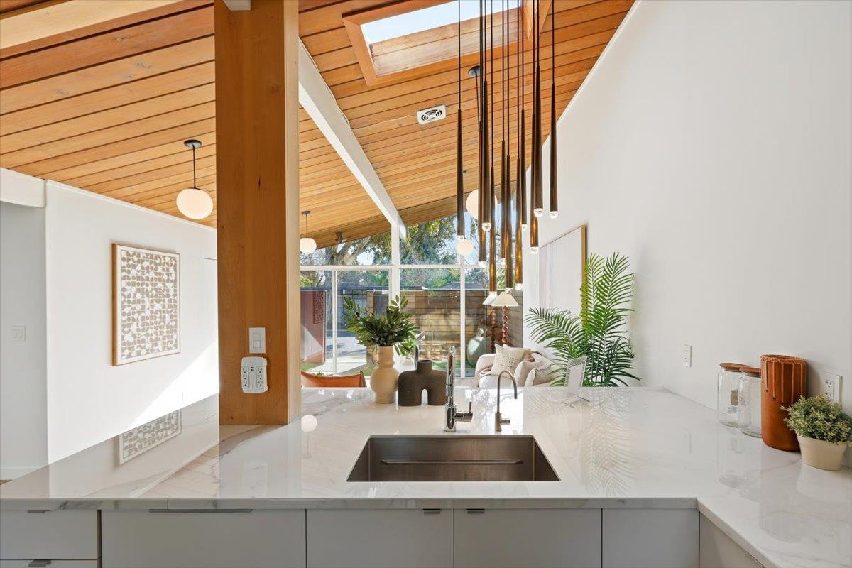 Detail Gallery Image 11 of 47 For 127 Greenmeadow Way, Palo Alto,  CA 94306 - 2 Beds | 2 Baths