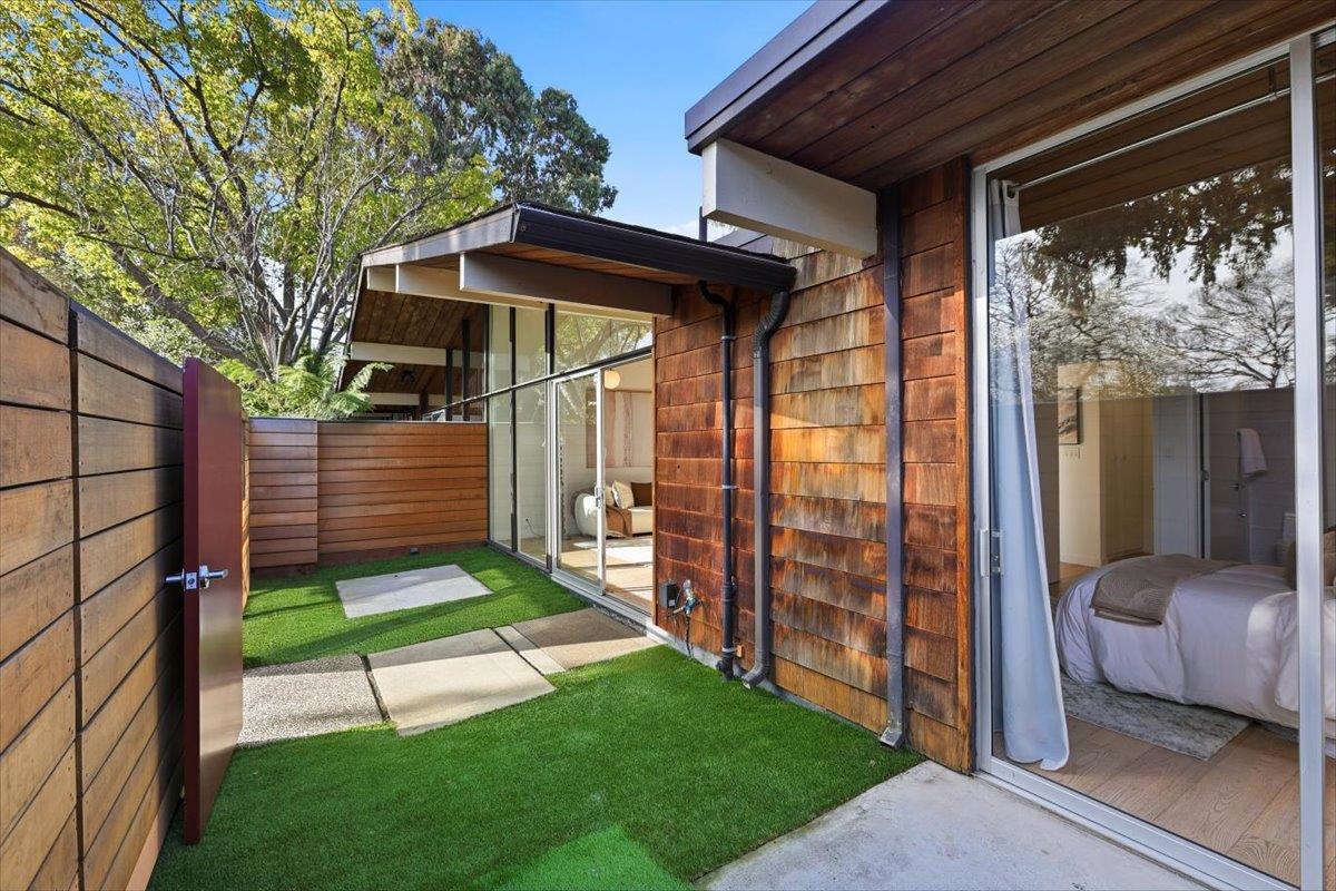 Detail Gallery Image 30 of 47 For 127 Greenmeadow Way, Palo Alto,  CA 94306 - 2 Beds | 2 Baths