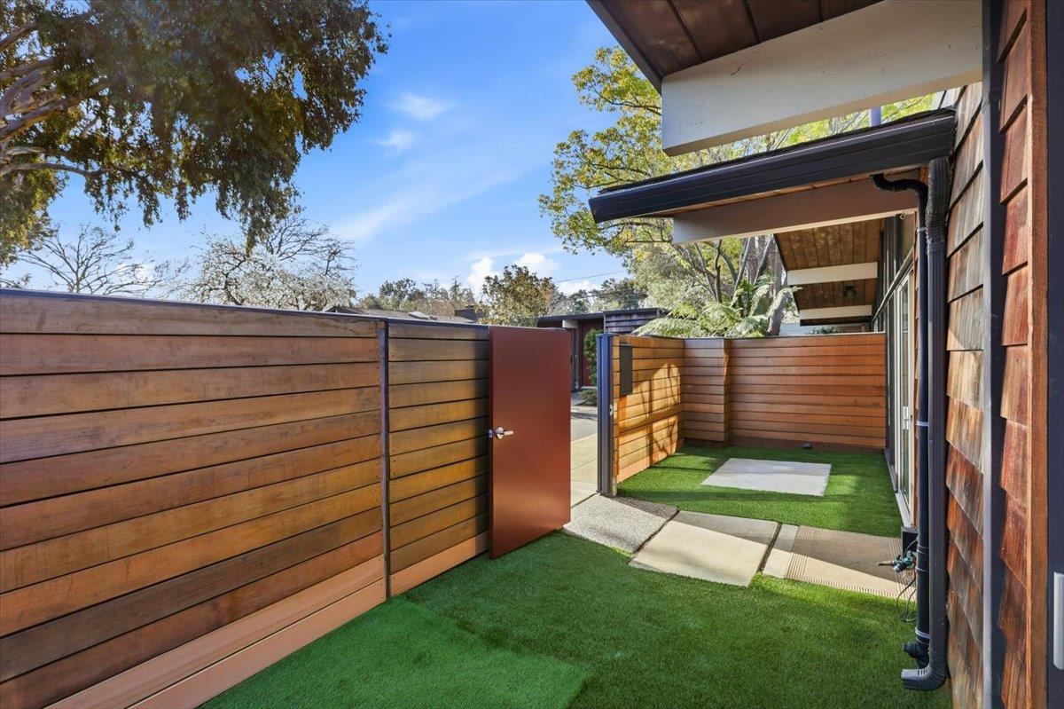 Detail Gallery Image 31 of 47 For 127 Greenmeadow Way, Palo Alto,  CA 94306 - 2 Beds | 2 Baths