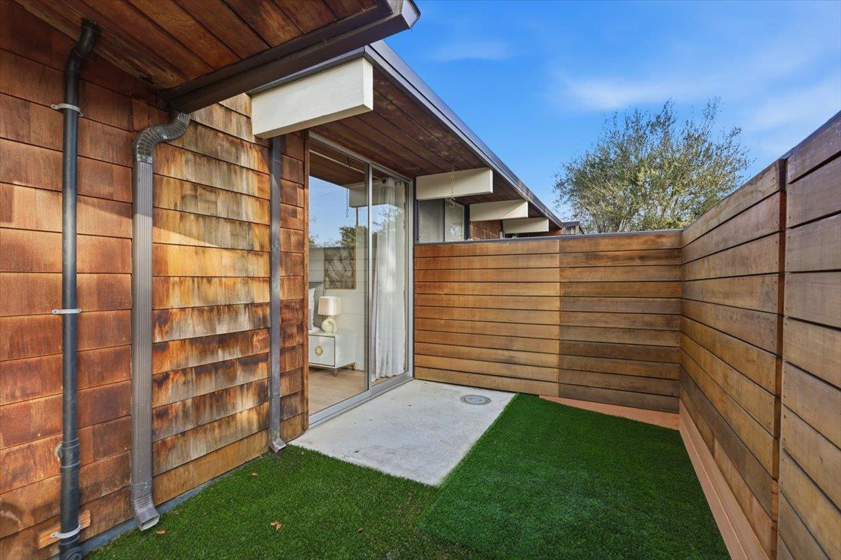 Detail Gallery Image 32 of 47 For 127 Greenmeadow Way, Palo Alto,  CA 94306 - 2 Beds | 2 Baths