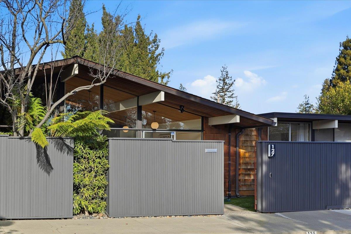 Detail Gallery Image 35 of 47 For 127 Greenmeadow Way, Palo Alto,  CA 94306 - 2 Beds | 2 Baths