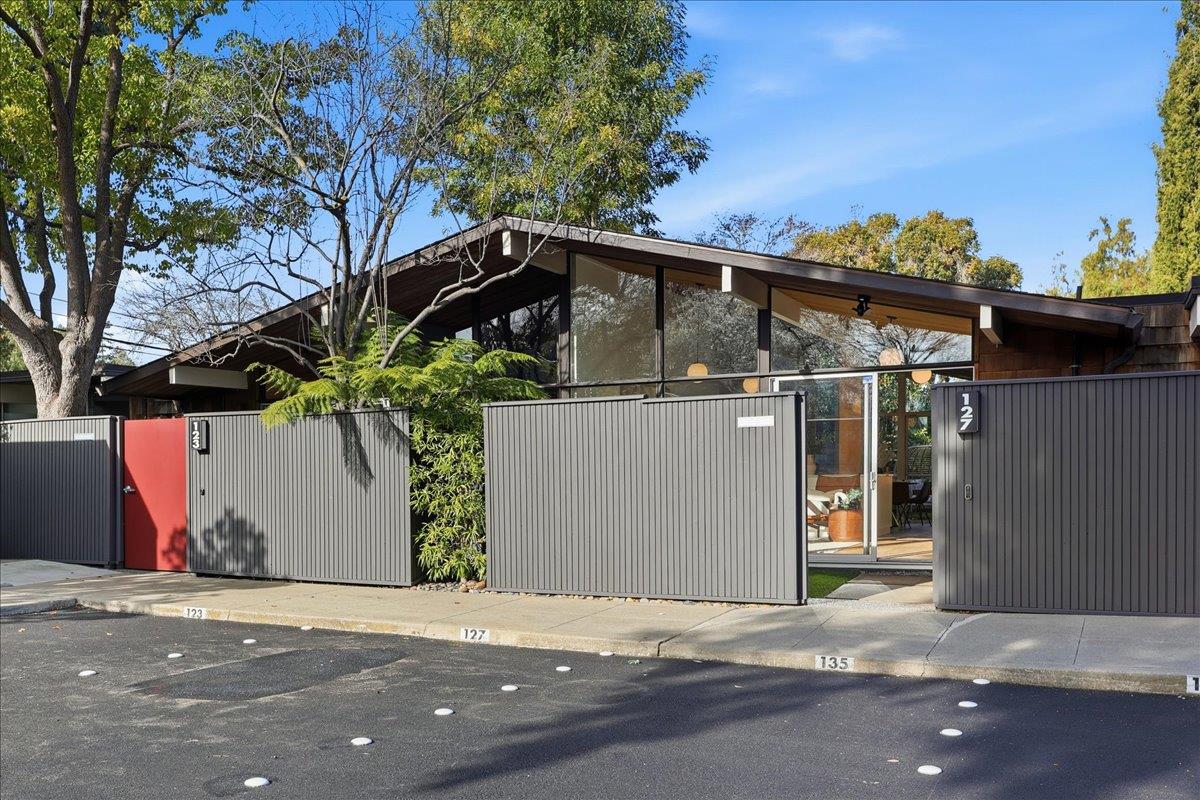 Detail Gallery Image 37 of 47 For 127 Greenmeadow Way, Palo Alto,  CA 94306 - 2 Beds | 2 Baths