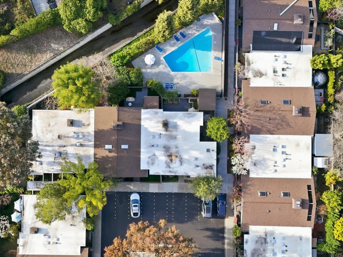 Detail Gallery Image 40 of 47 For 127 Greenmeadow Way, Palo Alto,  CA 94306 - 2 Beds | 2 Baths