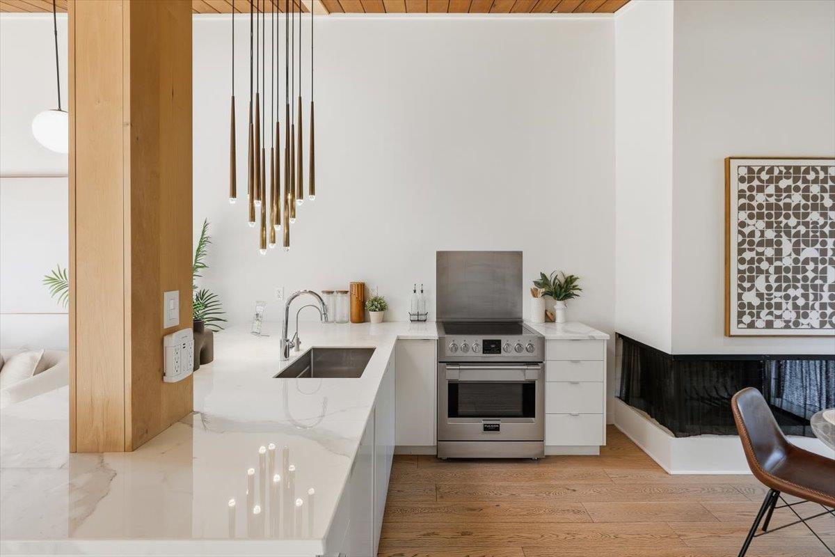 Detail Gallery Image 6 of 47 For 127 Greenmeadow Way, Palo Alto,  CA 94306 - 2 Beds | 2 Baths