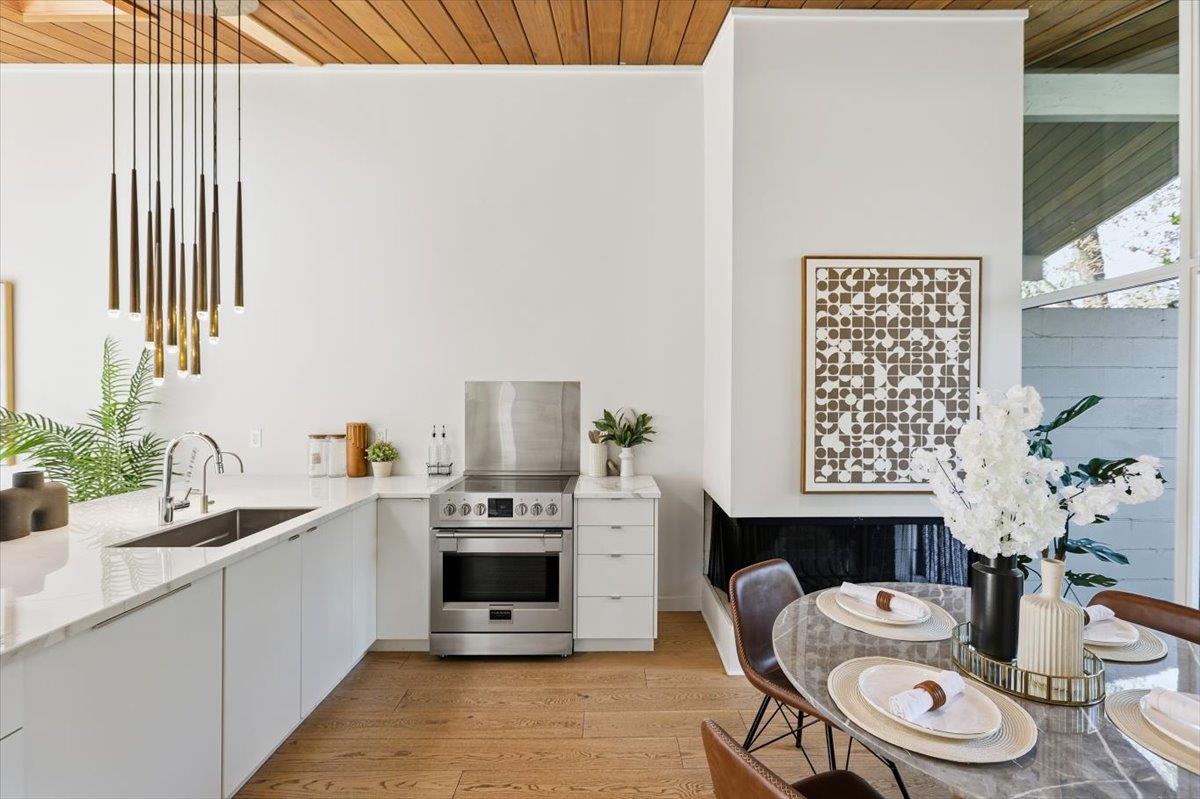 Detail Gallery Image 7 of 47 For 127 Greenmeadow Way, Palo Alto,  CA 94306 - 2 Beds | 2 Baths