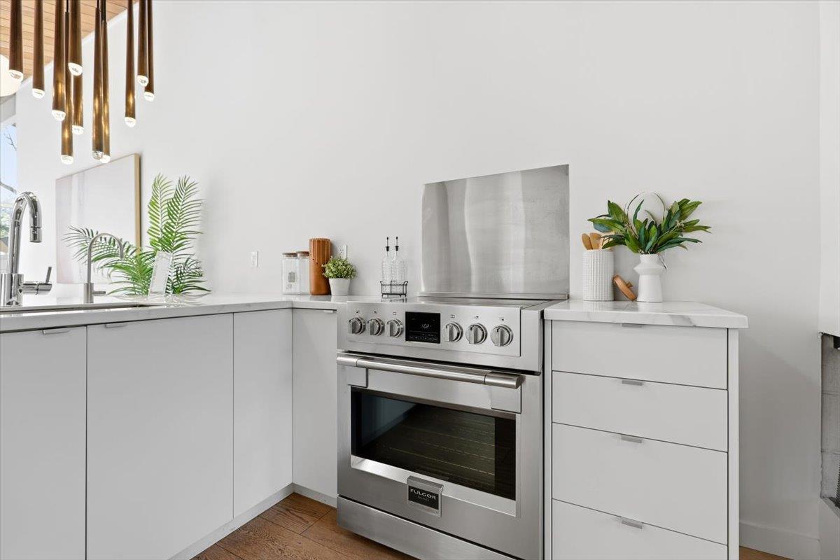 Detail Gallery Image 9 of 47 For 127 Greenmeadow Way, Palo Alto,  CA 94306 - 2 Beds | 2 Baths