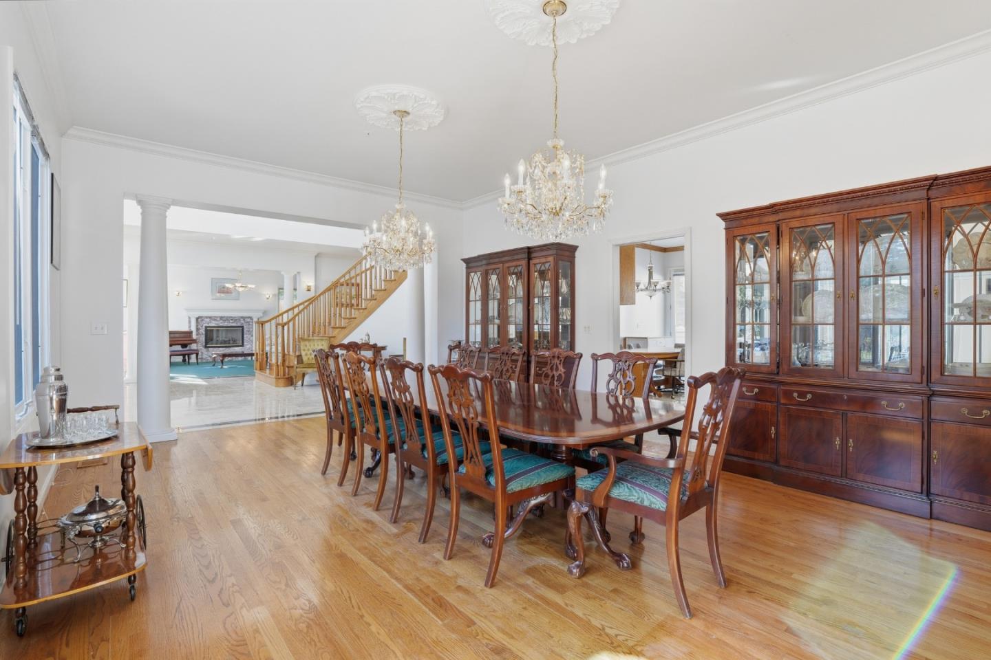 Detail Gallery Image 10 of 71 For 544 Sunset Way, Redwood City,  CA 94062 - 6 Beds | 5 Baths