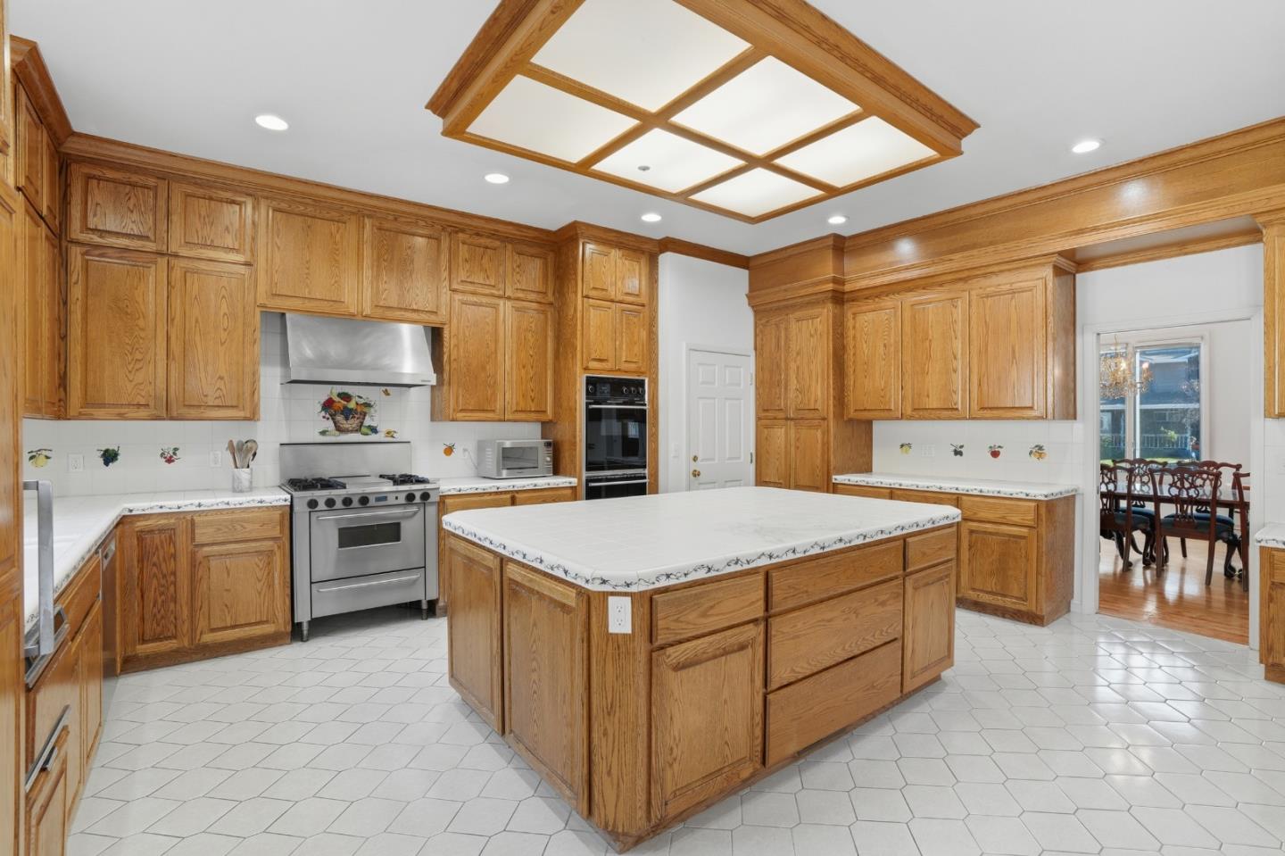 Detail Gallery Image 11 of 71 For 544 Sunset Way, Redwood City,  CA 94062 - 6 Beds | 5 Baths