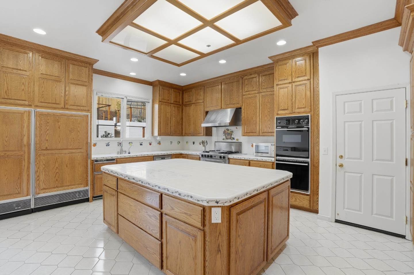 Detail Gallery Image 12 of 71 For 544 Sunset Way, Redwood City,  CA 94062 - 6 Beds | 5 Baths