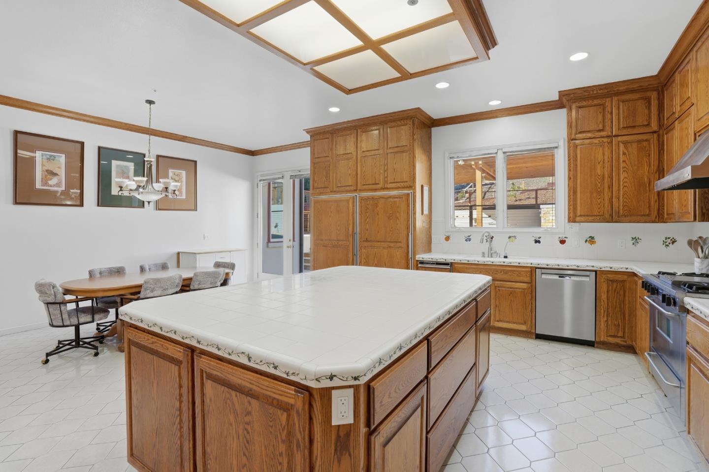 Detail Gallery Image 13 of 71 For 544 Sunset Way, Redwood City,  CA 94062 - 6 Beds | 5 Baths