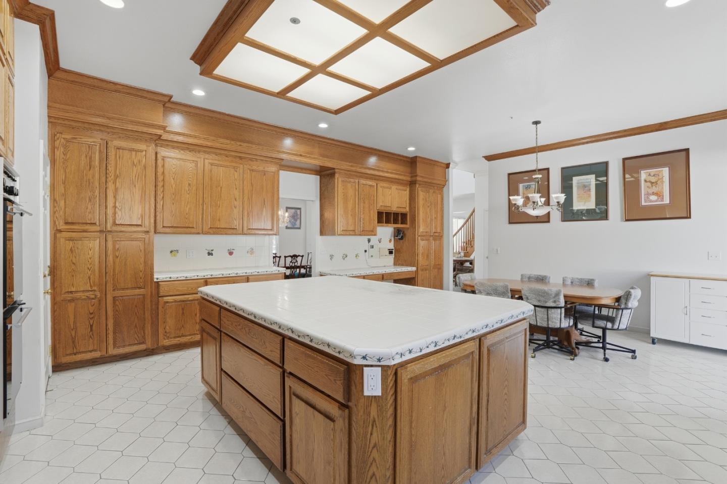 Detail Gallery Image 14 of 71 For 544 Sunset Way, Redwood City,  CA 94062 - 6 Beds | 5 Baths