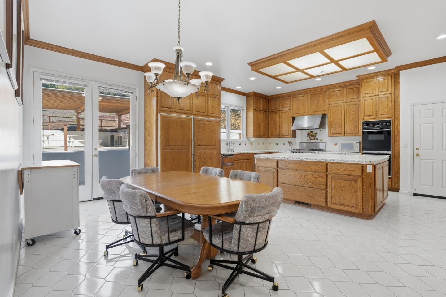 Detail Gallery Image 15 of 71 For 544 Sunset Way, Redwood City,  CA 94062 - 6 Beds | 5 Baths