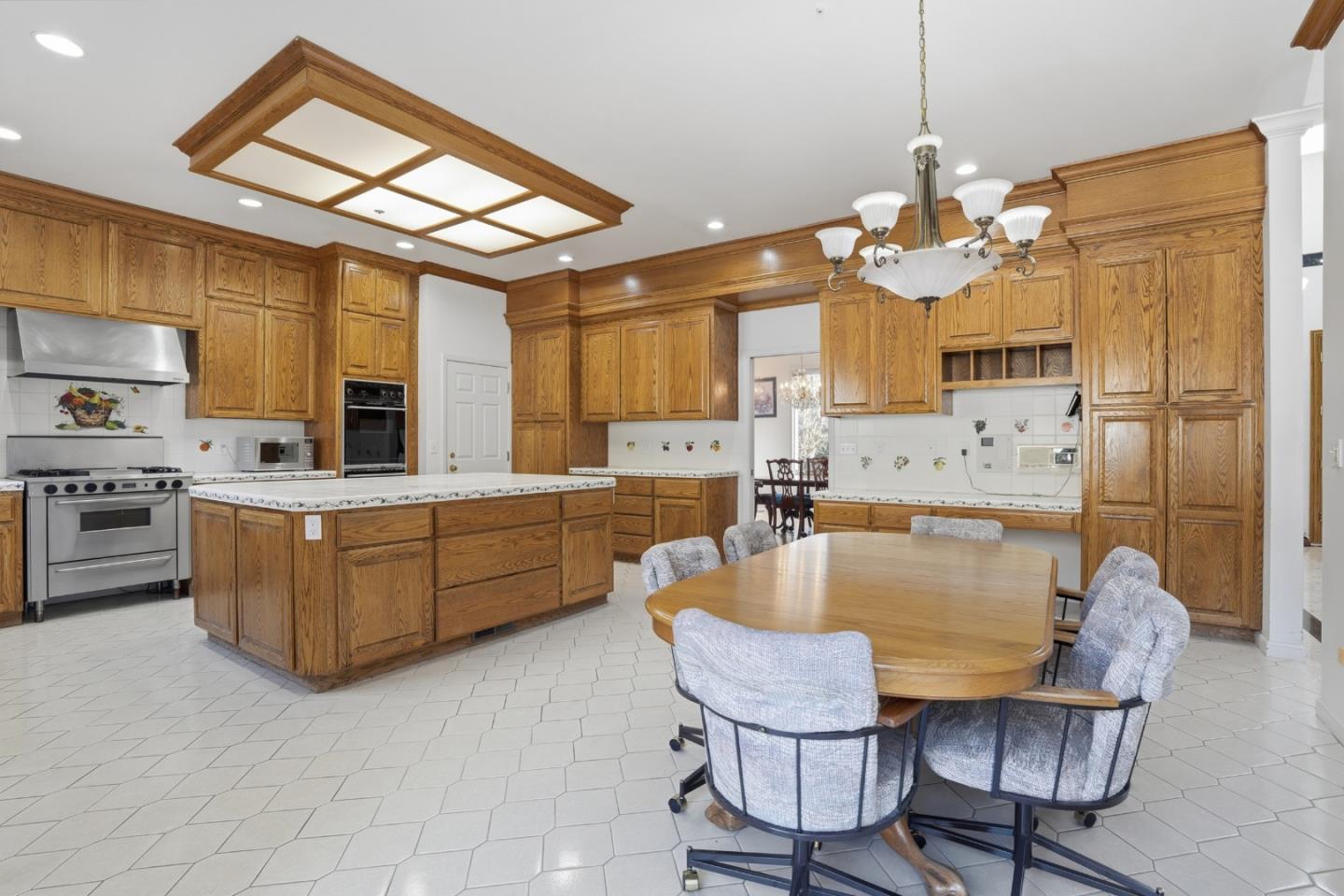 Detail Gallery Image 16 of 71 For 544 Sunset Way, Redwood City,  CA 94062 - 6 Beds | 5 Baths