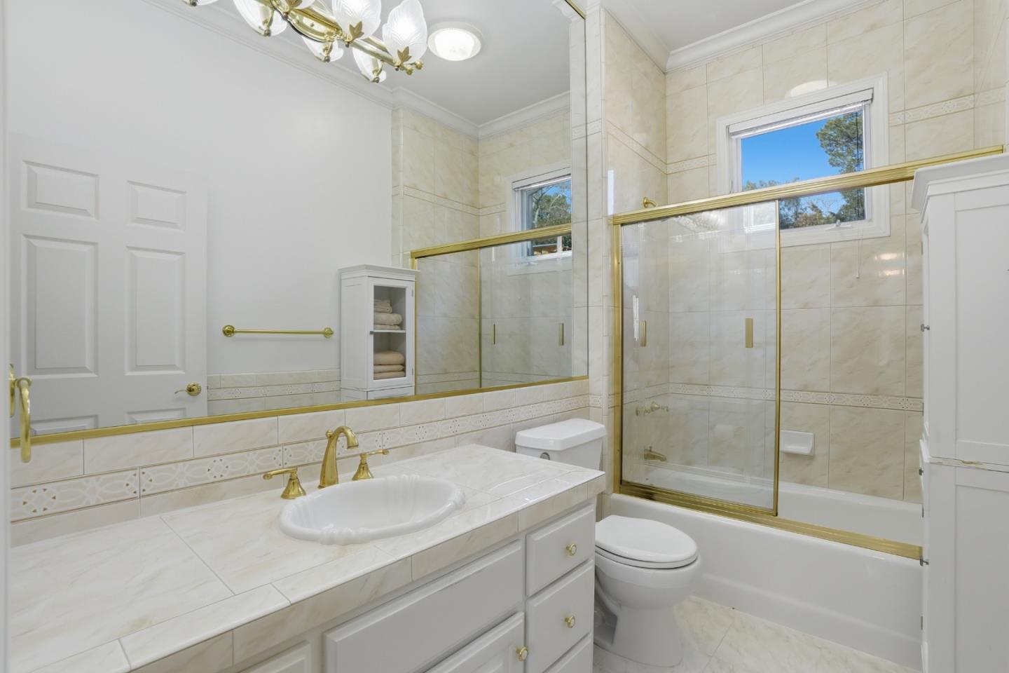 Detail Gallery Image 30 of 71 For 544 Sunset Way, Redwood City,  CA 94062 - 6 Beds | 5 Baths