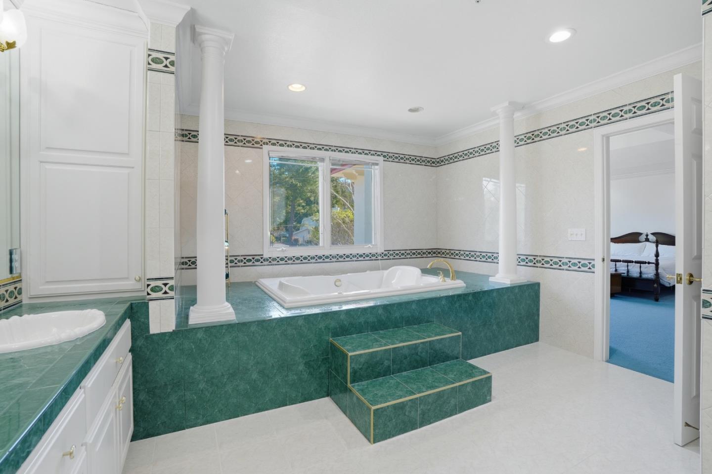 Detail Gallery Image 35 of 71 For 544 Sunset Way, Redwood City,  CA 94062 - 6 Beds | 5 Baths