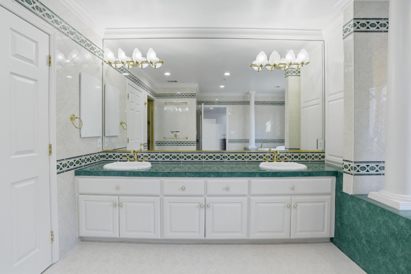 Detail Gallery Image 36 of 71 For 544 Sunset Way, Redwood City,  CA 94062 - 6 Beds | 5 Baths