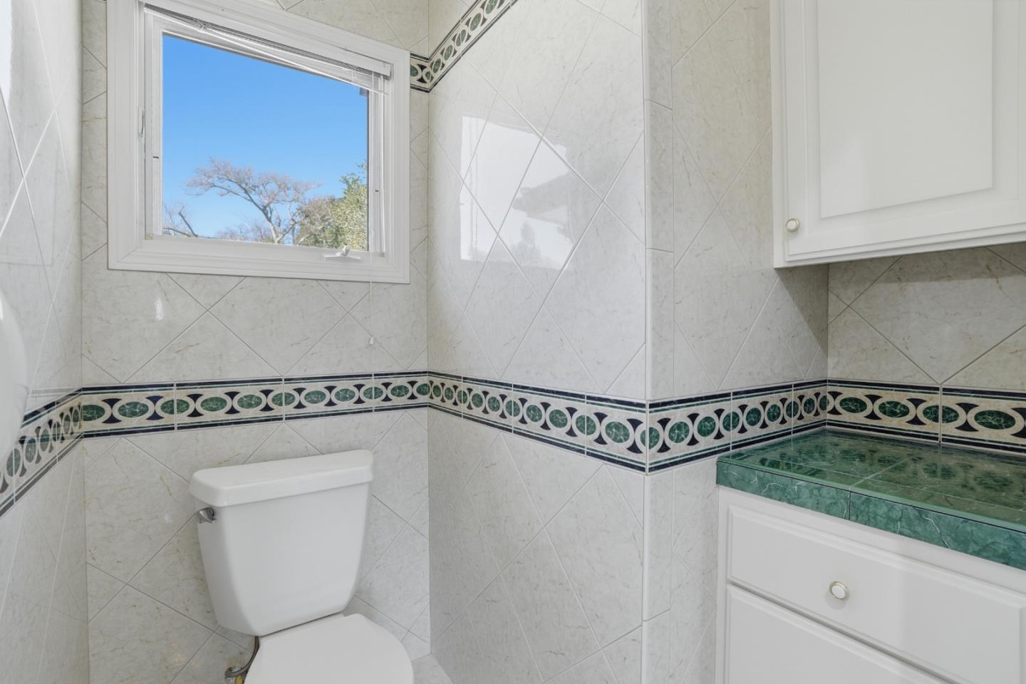 Detail Gallery Image 38 of 71 For 544 Sunset Way, Redwood City,  CA 94062 - 6 Beds | 5 Baths