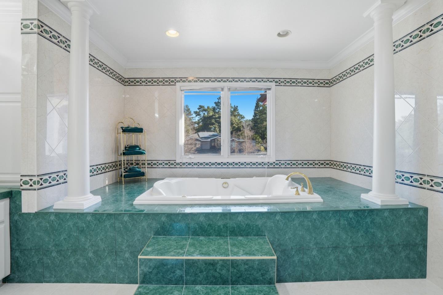 Detail Gallery Image 39 of 71 For 544 Sunset Way, Redwood City,  CA 94062 - 6 Beds | 5 Baths