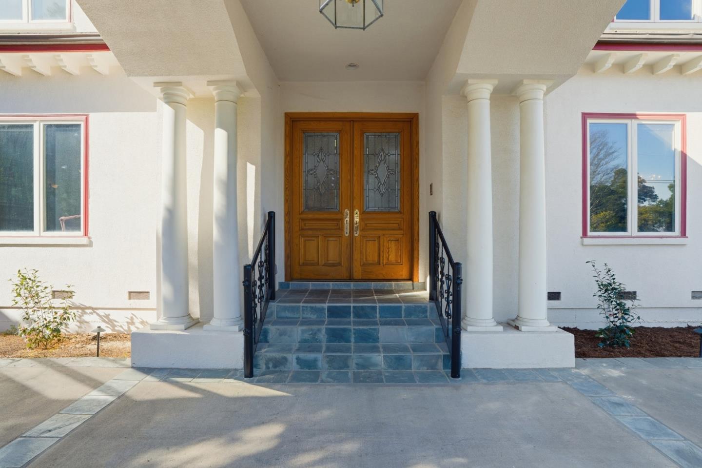 Detail Gallery Image 4 of 71 For 544 Sunset Way, Redwood City,  CA 94062 - 6 Beds | 5 Baths