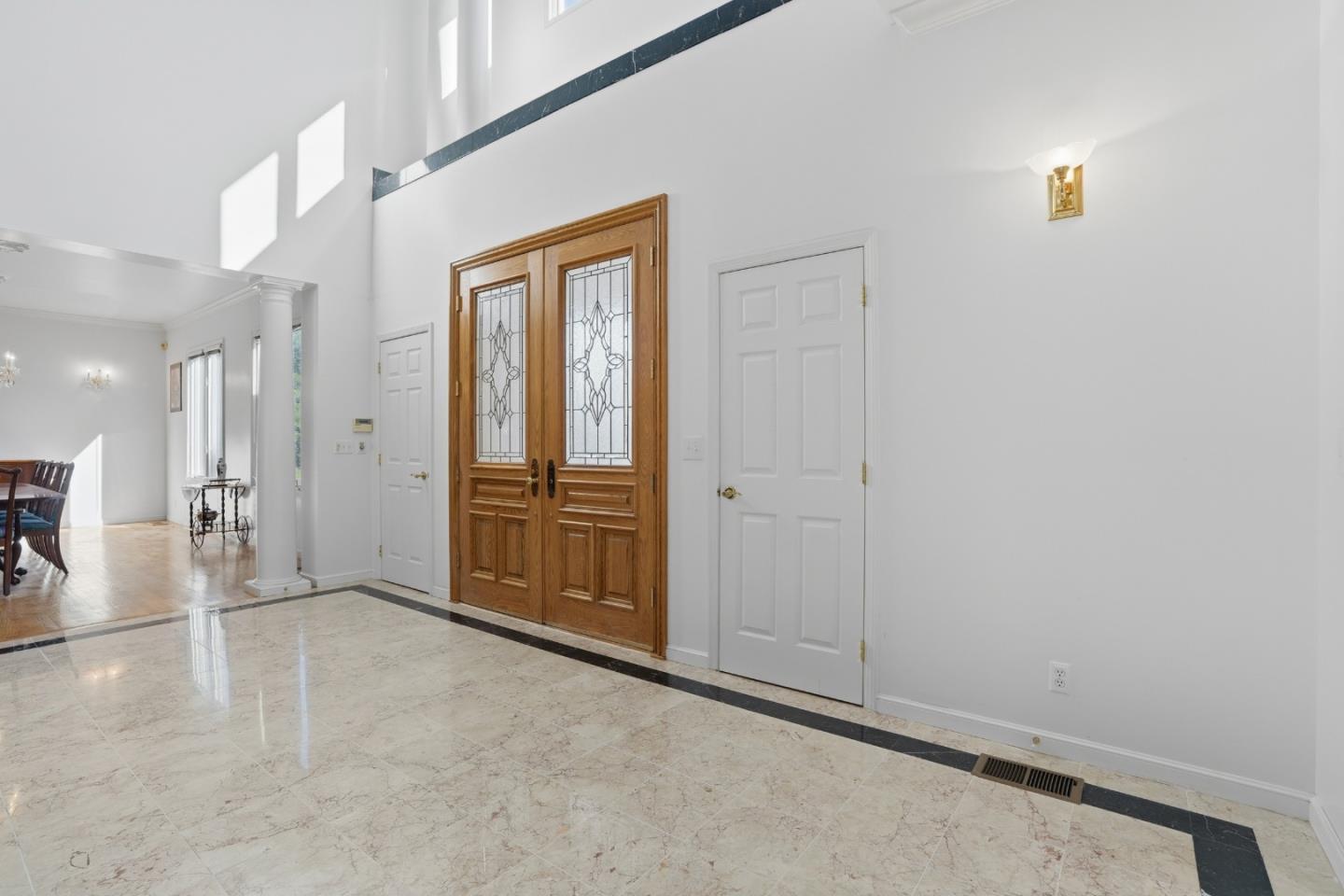 Detail Gallery Image 7 of 71 For 544 Sunset Way, Redwood City,  CA 94062 - 6 Beds | 5 Baths