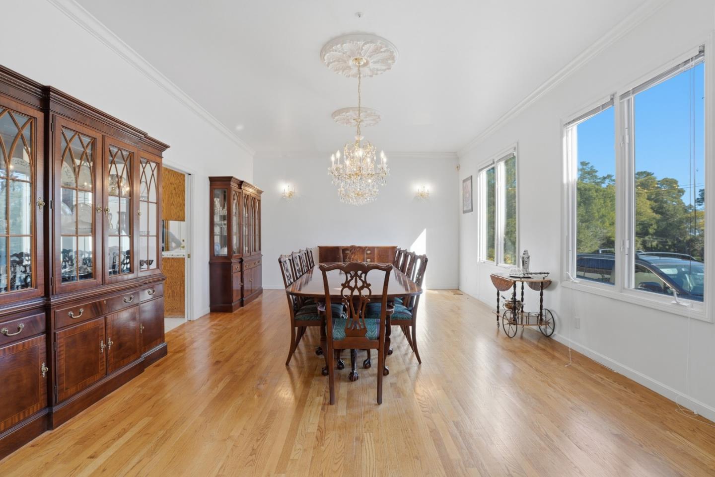 Detail Gallery Image 9 of 71 For 544 Sunset Way, Redwood City,  CA 94062 - 6 Beds | 5 Baths