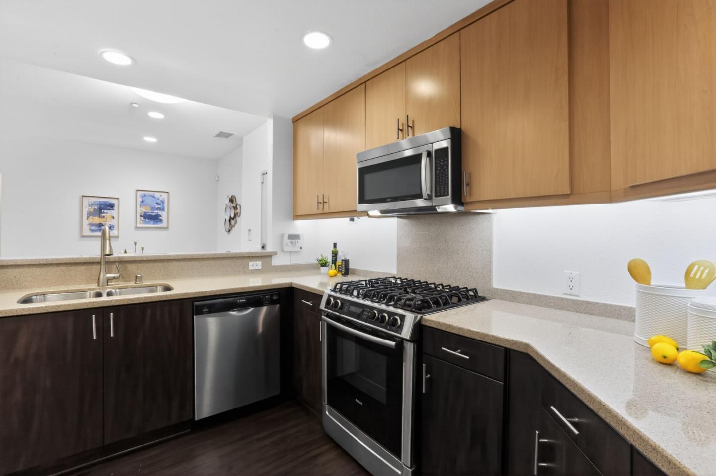 Detail Gallery Image 5 of 18 For 10745 N De Anza Blvd #215,  Cupertino,  CA 95014 - 2 Beds | 2 Baths