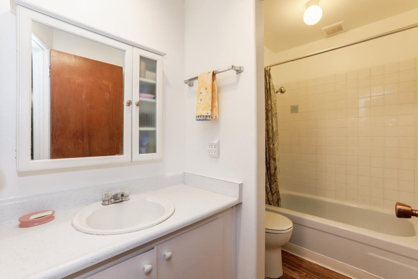 Detail Gallery Image 2 of 10 For 38455 Bronson St #120,  Fremont,  CA 94536 - 1 Beds | 1 Baths