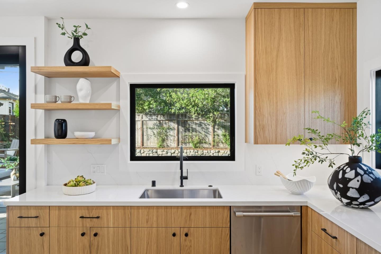 Detail Gallery Image 13 of 57 For 1908 Devereux Dr, Burlingame,  CA 94010 - 4 Beds | 3/1 Baths