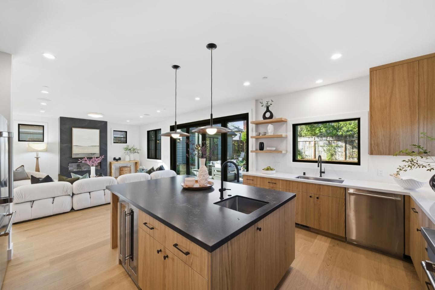 Detail Gallery Image 15 of 57 For 1908 Devereux Dr, Burlingame,  CA 94010 - 4 Beds | 3/1 Baths