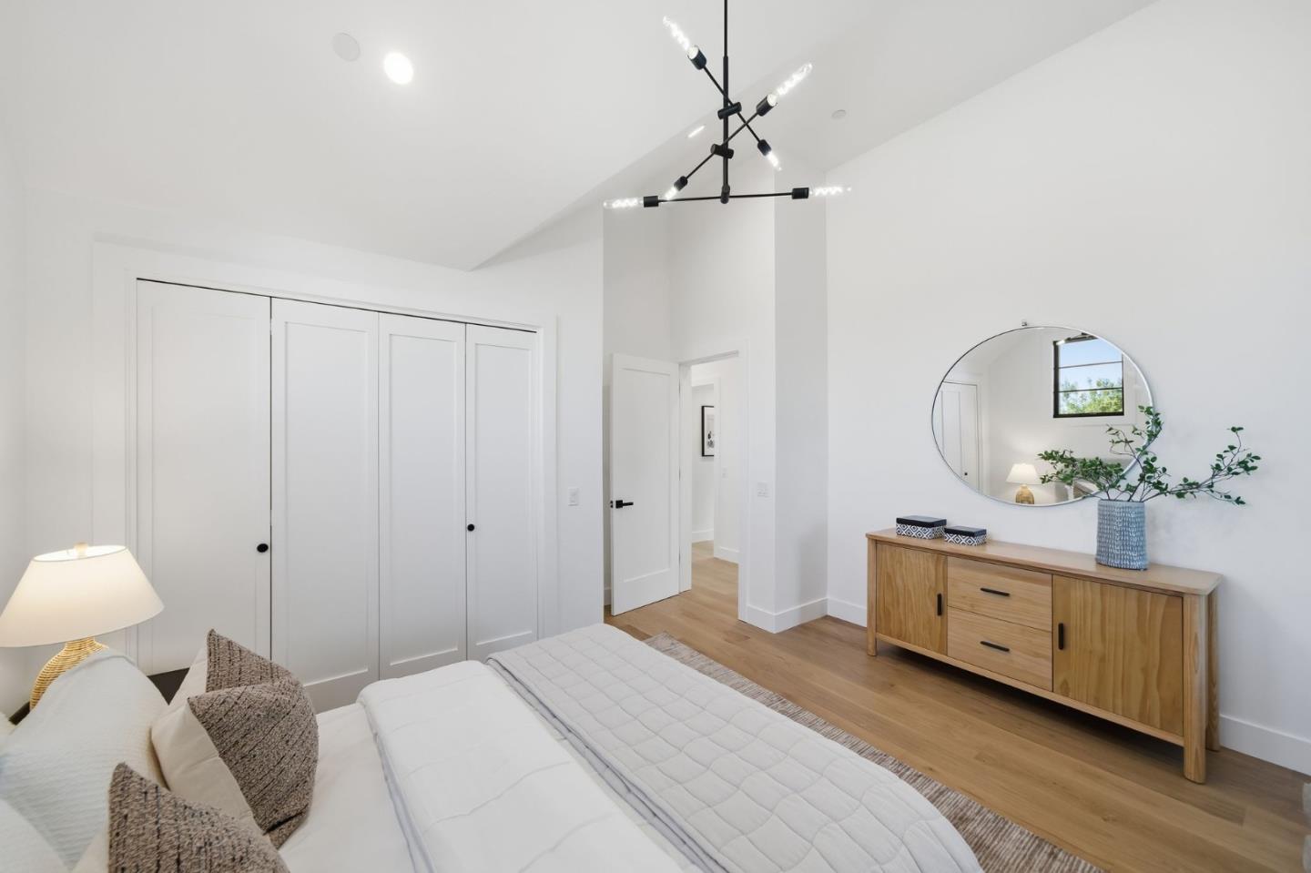 Detail Gallery Image 23 of 57 For 1908 Devereux Dr, Burlingame,  CA 94010 - 4 Beds | 3/1 Baths