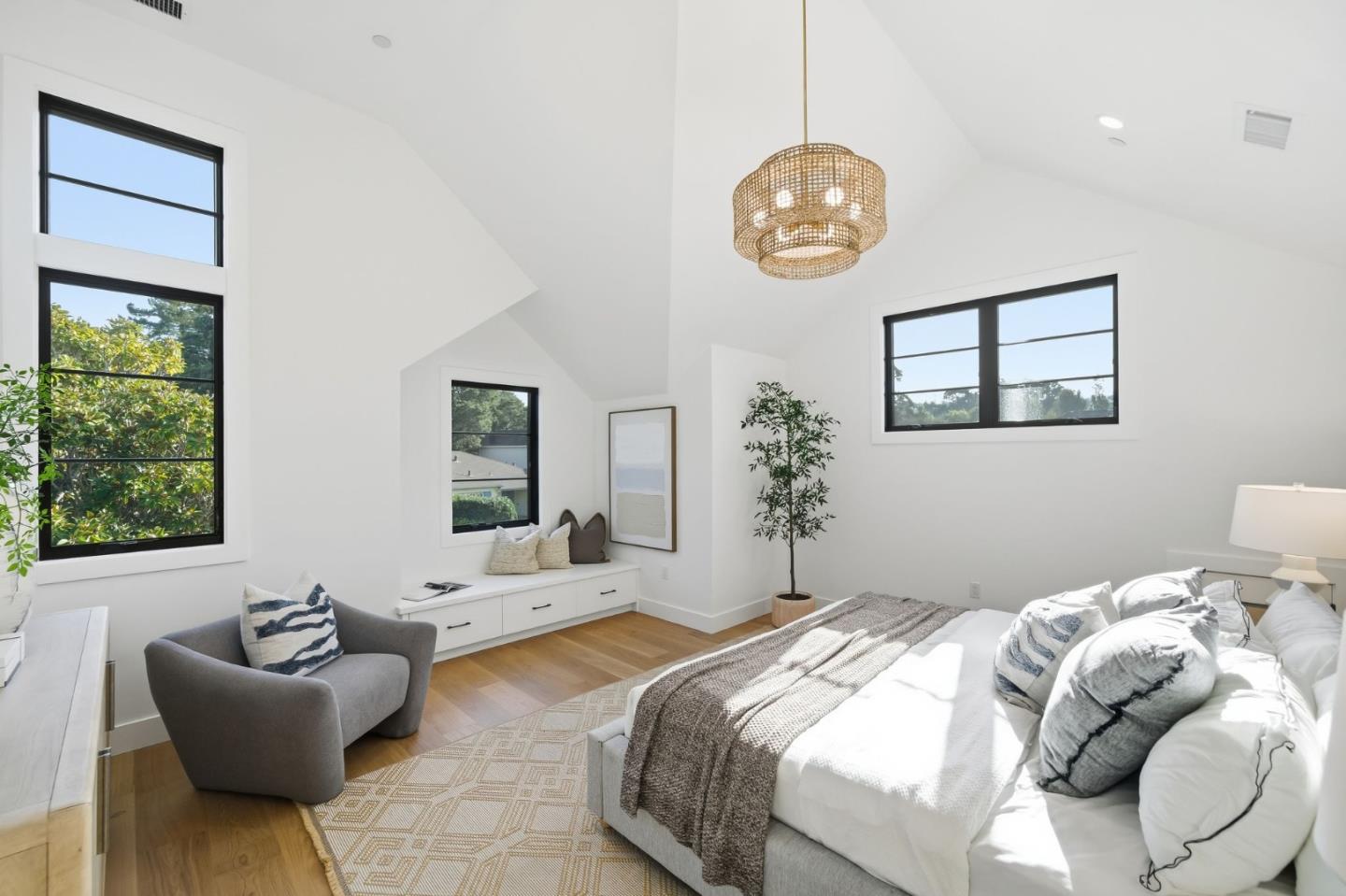 Detail Gallery Image 31 of 57 For 1908 Devereux Dr, Burlingame,  CA 94010 - 4 Beds | 3/1 Baths