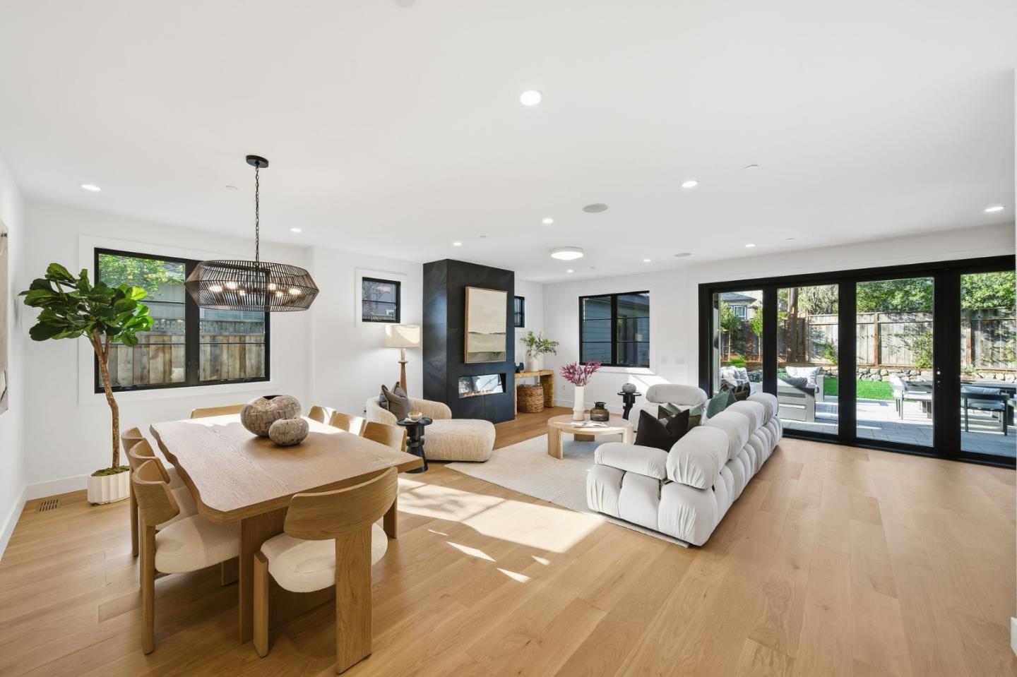 Detail Gallery Image 6 of 57 For 1908 Devereux Dr, Burlingame,  CA 94010 - 4 Beds | 3/1 Baths