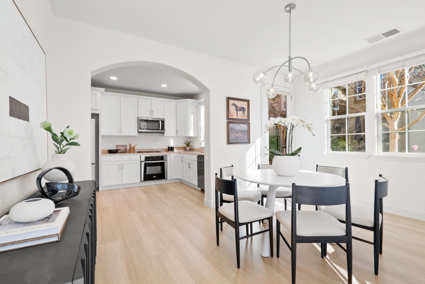 Detail Gallery Image 12 of 61 For 583 Ravenna Way, Hayward,  CA 94545 - 4 Beds | 3 Baths