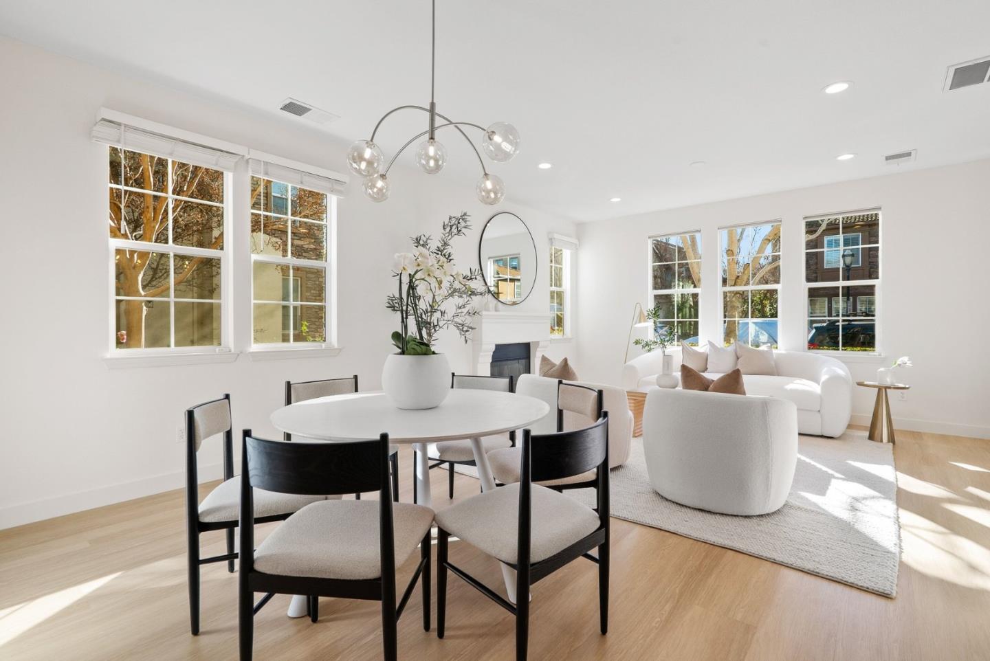 Detail Gallery Image 13 of 61 For 583 Ravenna Way, Hayward,  CA 94545 - 4 Beds | 3 Baths