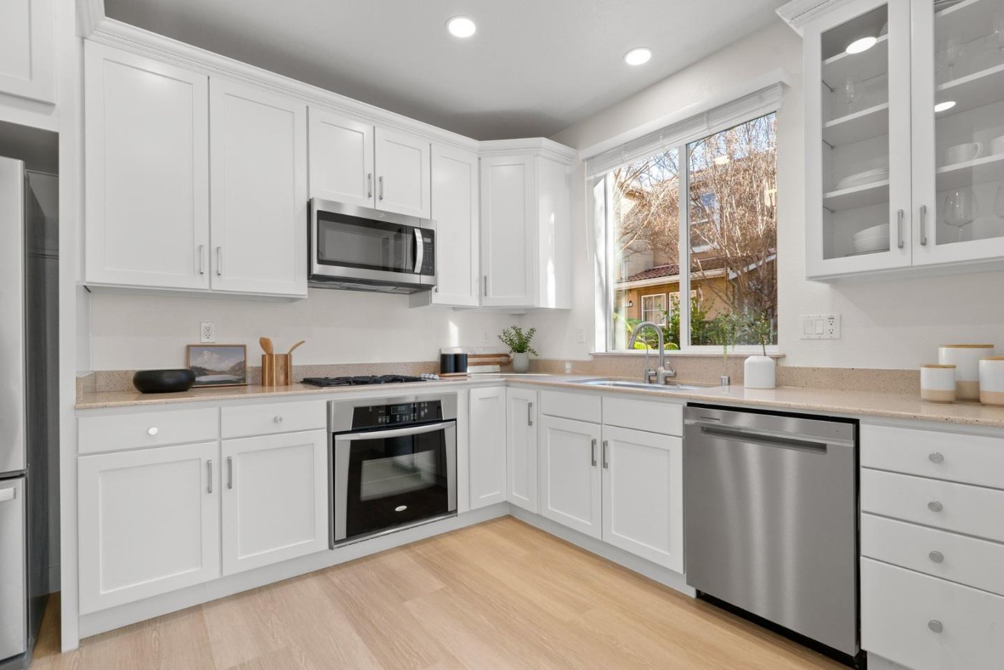 Detail Gallery Image 16 of 61 For 583 Ravenna Way, Hayward,  CA 94545 - 4 Beds | 3 Baths