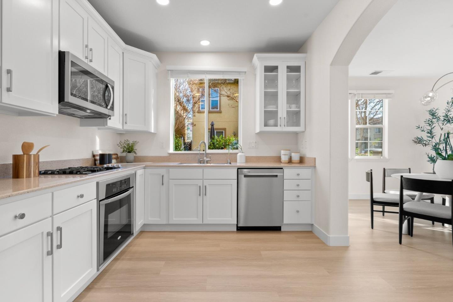 Detail Gallery Image 17 of 61 For 583 Ravenna Way, Hayward,  CA 94545 - 4 Beds | 3 Baths