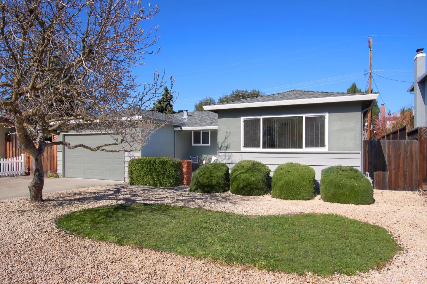 Detail Gallery Image 2 of 30 For 425 Queens Ct, Campbell,  CA 95008 - 4 Beds | 2 Baths