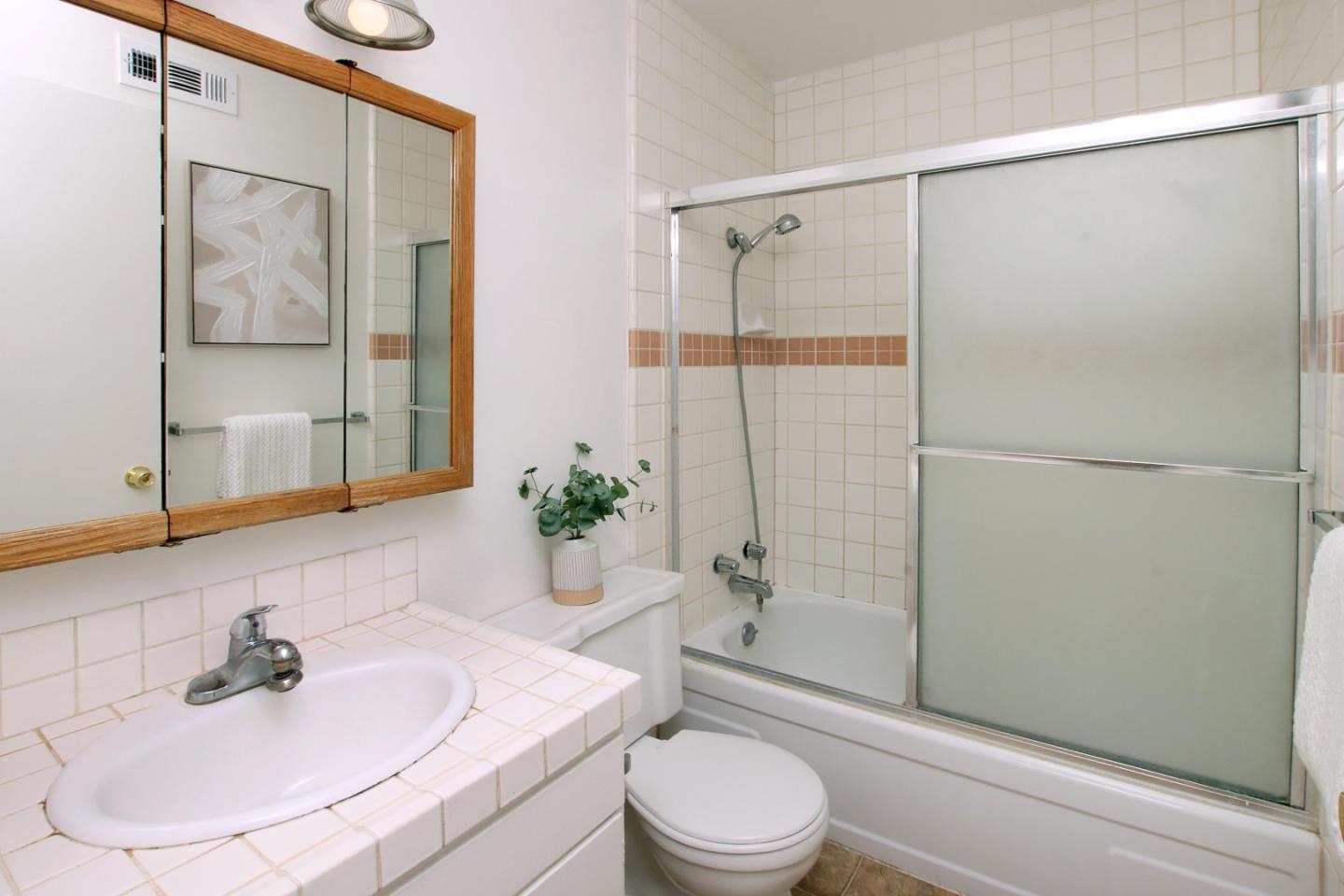 Detail Gallery Image 20 of 30 For 425 Queens Ct, Campbell,  CA 95008 - 4 Beds | 2 Baths