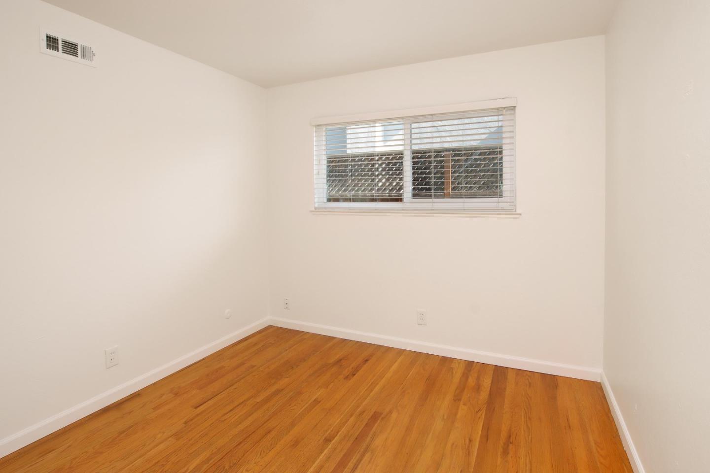 Detail Gallery Image 24 of 30 For 425 Queens Ct, Campbell,  CA 95008 - 4 Beds | 2 Baths