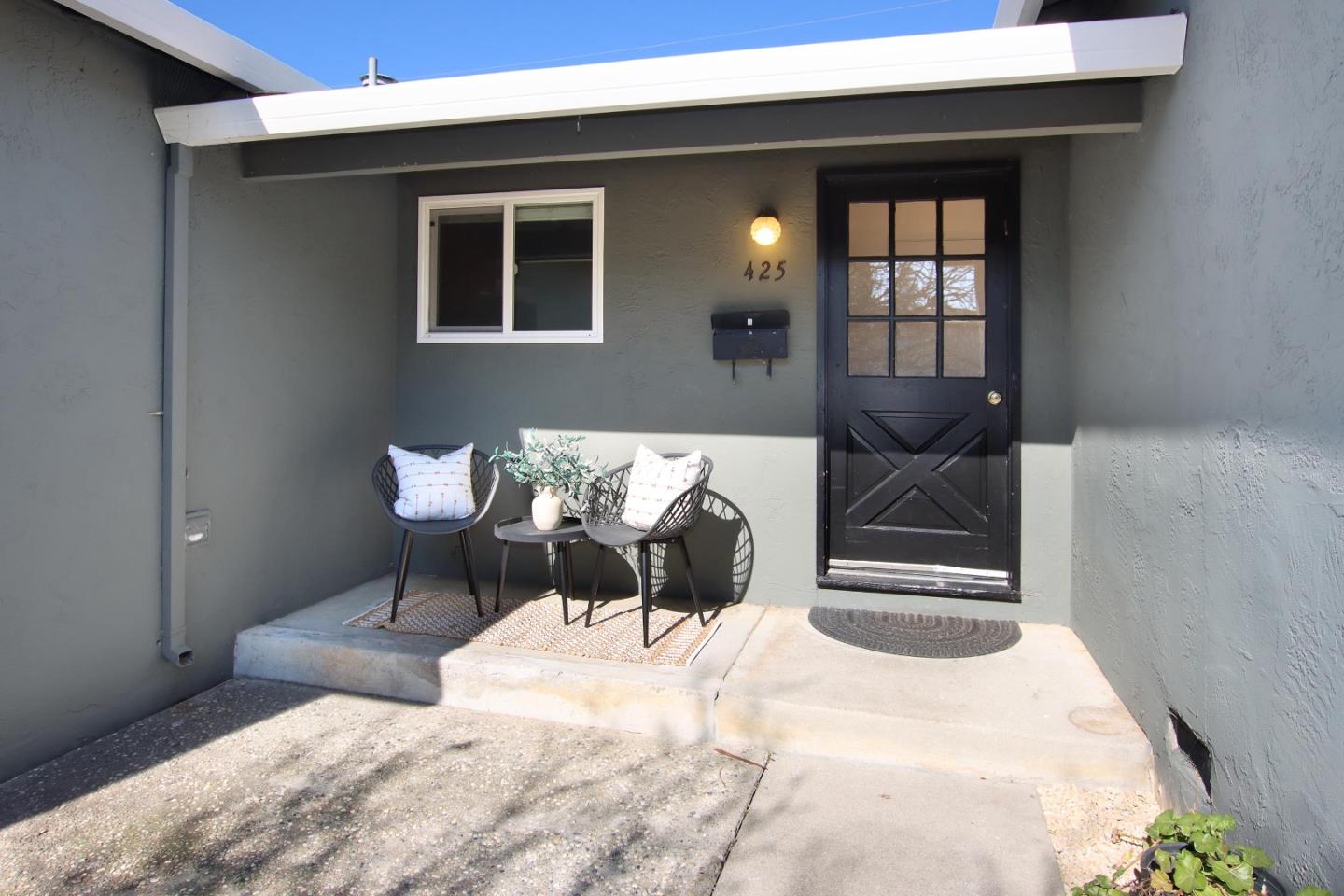 Detail Gallery Image 3 of 30 For 425 Queens Ct, Campbell,  CA 95008 - 4 Beds | 2 Baths