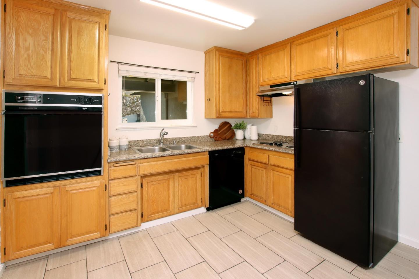 Detail Gallery Image 9 of 30 For 425 Queens Ct, Campbell,  CA 95008 - 4 Beds | 2 Baths